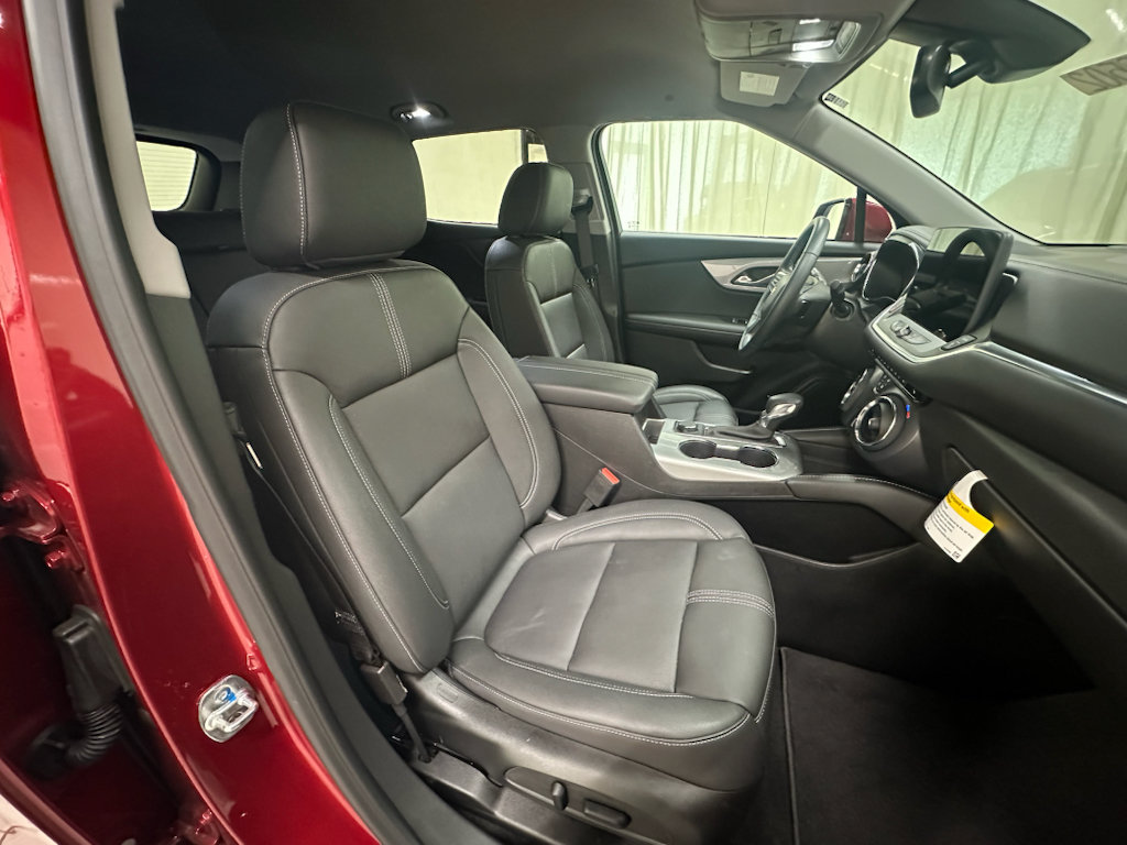 Certified 2025 Chevrolet Blazer LT FWD image 16