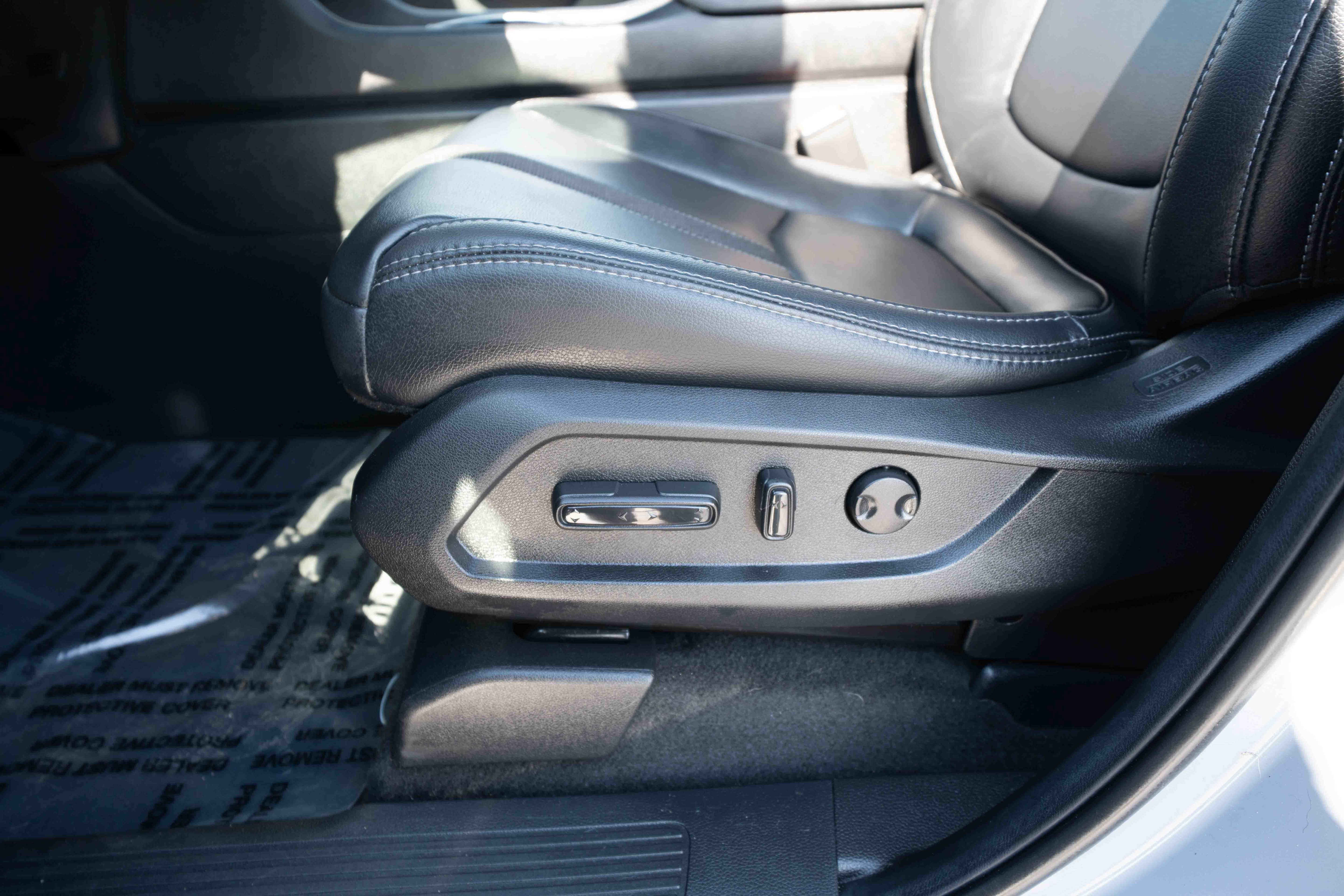 Used 2025 Honda Pilot Touring image 12