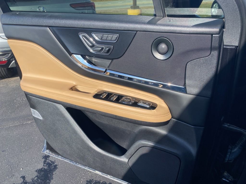 Used 2020 Lincoln Corsair Reserve w/ Equipment Group 202A image 17