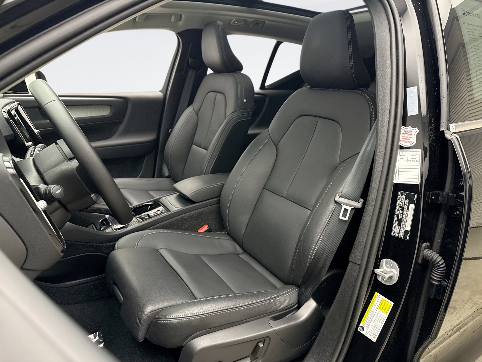 Used 2025 Volvo XC40 B5 Plus image 11