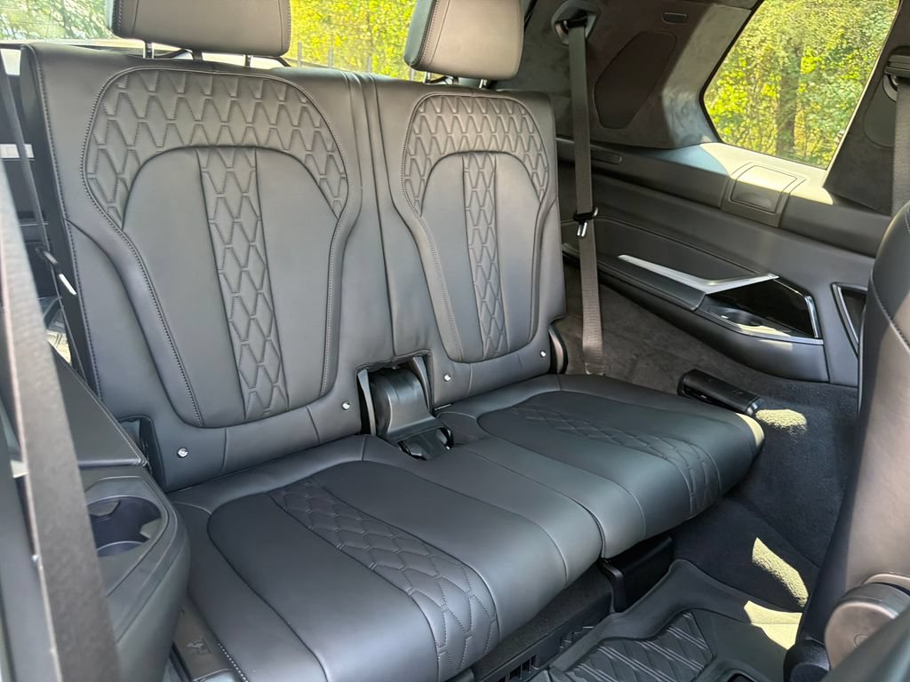 Used 2023 BMW X7 xDrive40i w/ M Sport Package AWD/4WD image 37