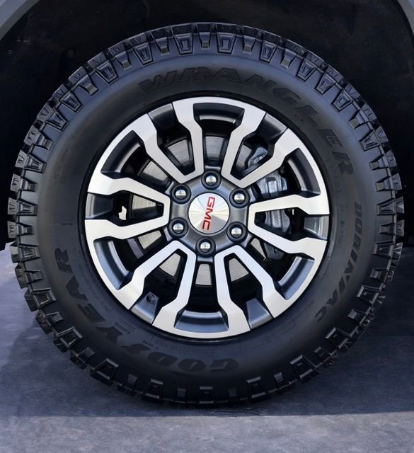 Used 2024 GMC Sierra 1500 AT4 w/ Technology Package image 11