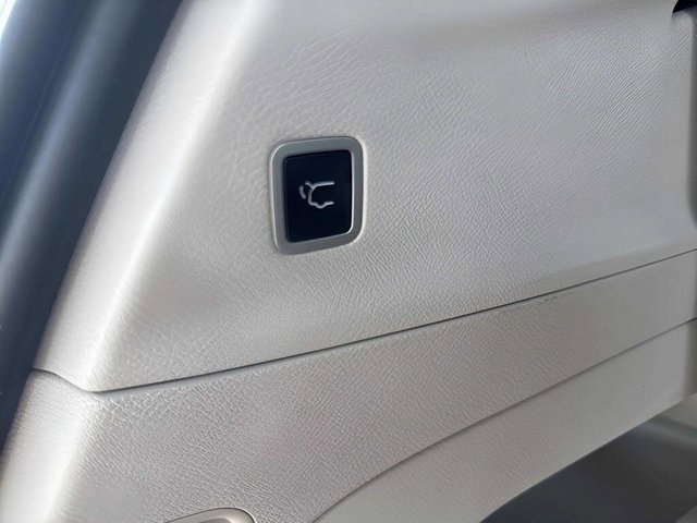Used 2024 Chrysler Pacifica Touring-L image 28