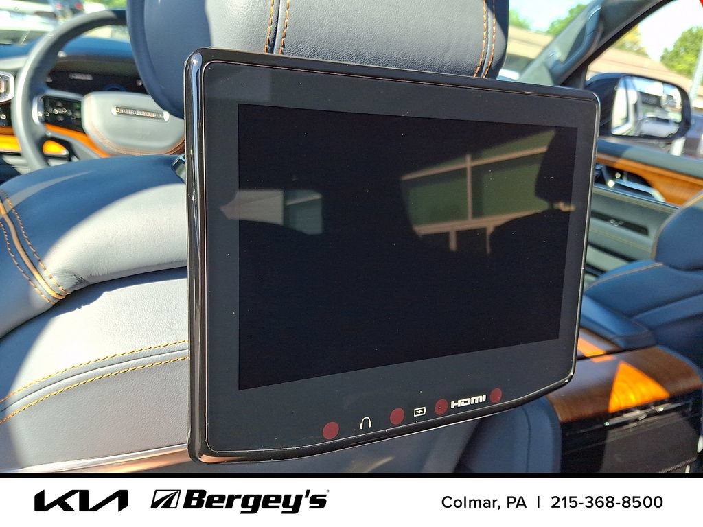 Used 2023 Jeep Grand Wagoneer Series III w/ Rear Seat Video Group 1 AWD/4WD image 14