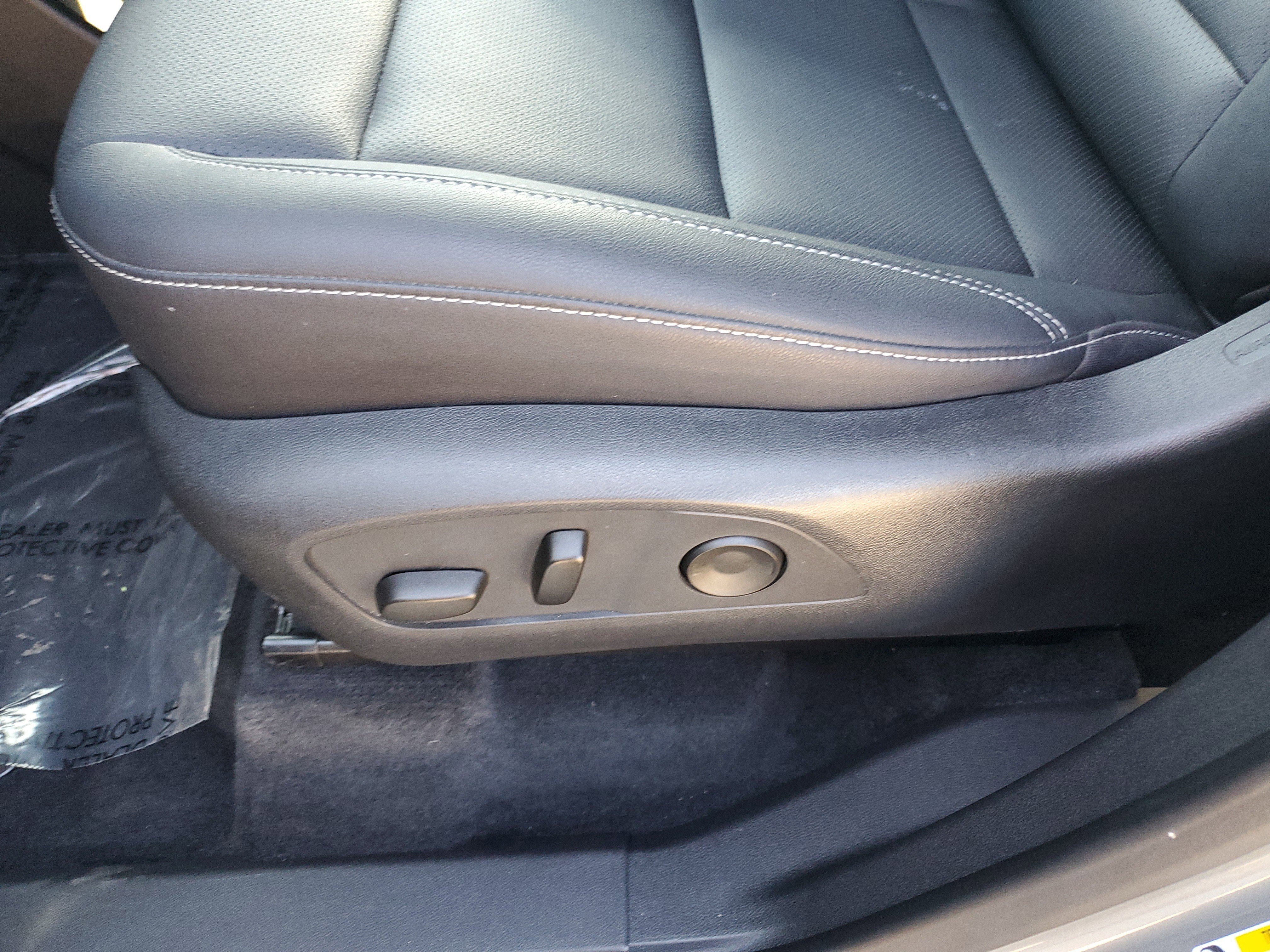 Used 2025 Chevrolet Traverse LT image 17