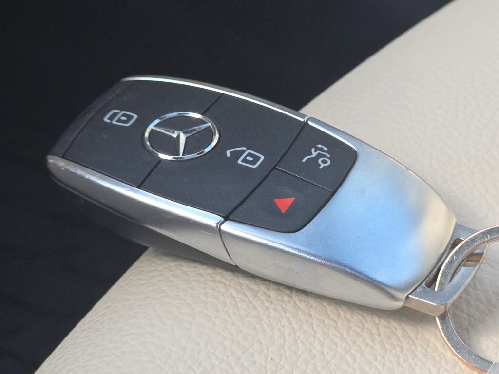 Certified 2024 Mercedes-Benz GLB 250 4MATIC image 37