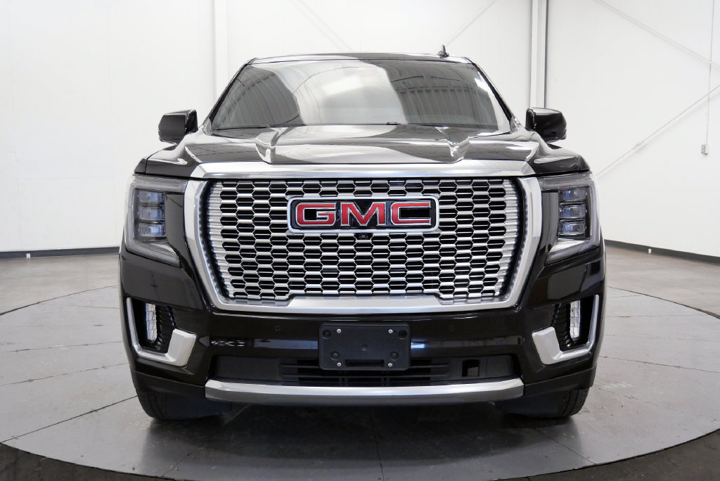 Used 2023 GMC Yukon XL Denali AWD/4WD image 3