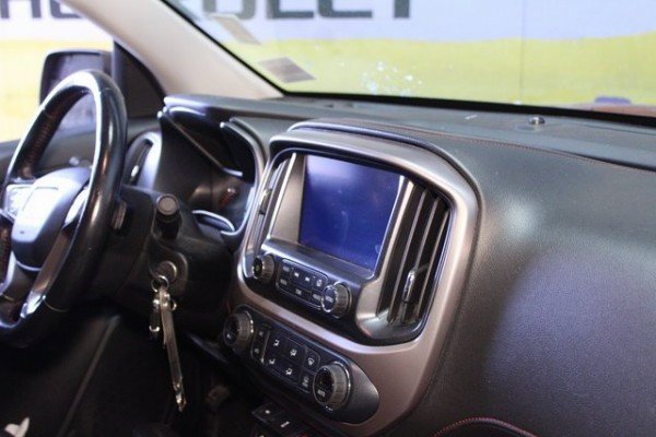 Used 2017 GMC Canyon SLE image 12