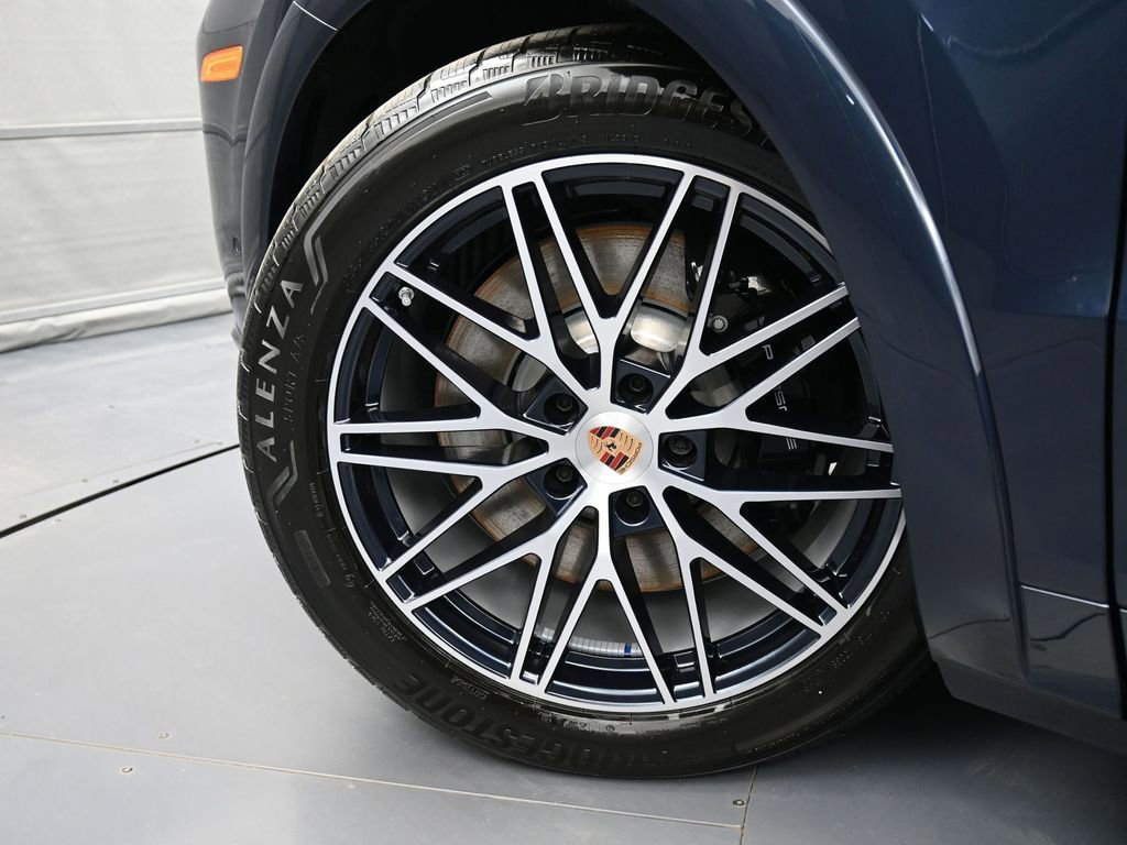 New 2026 Porsche Cayenne GTS image 13