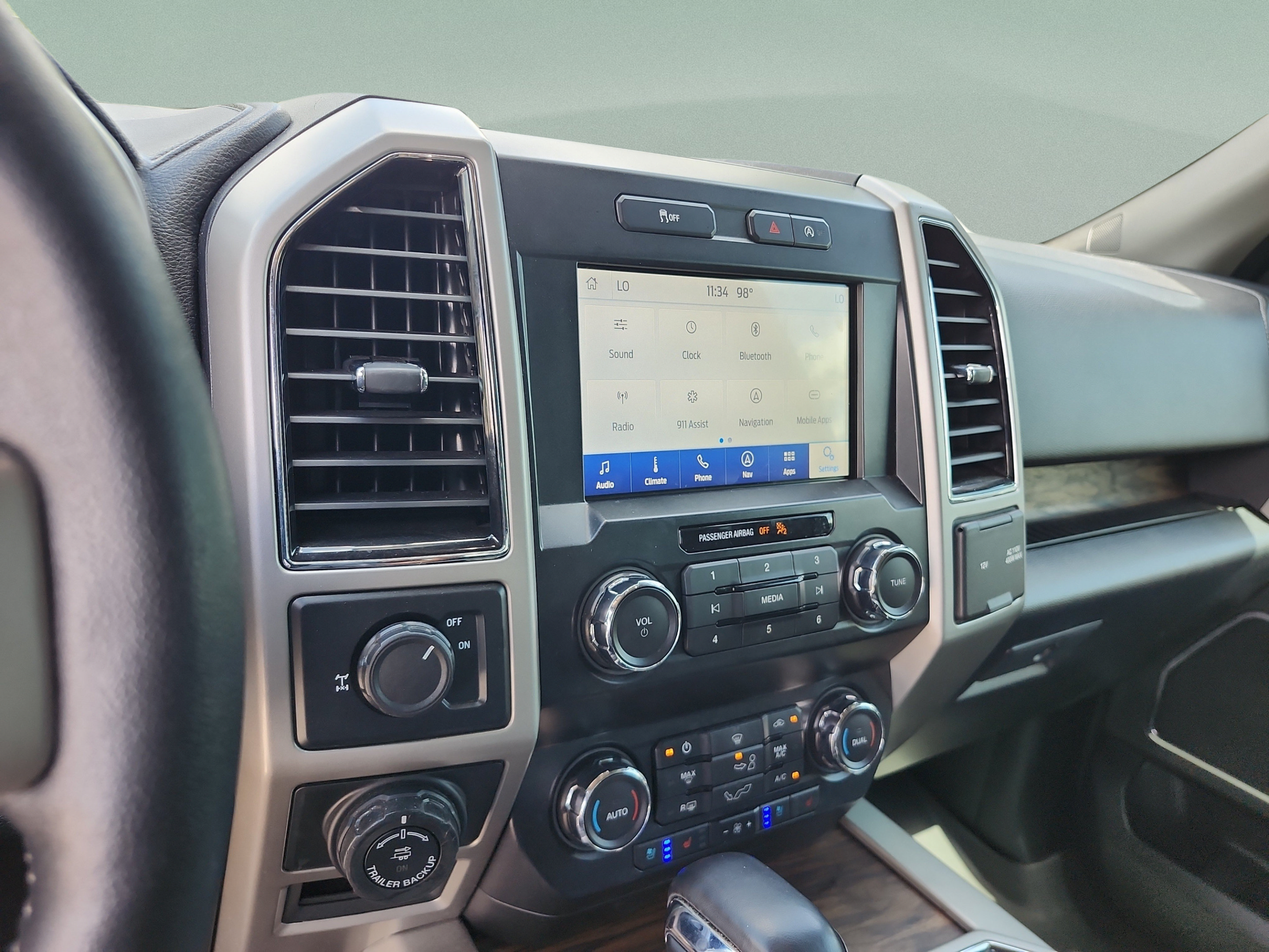 Used 2019 Ford F150 Lariat w/ Trailer Tow Package RWD image 13