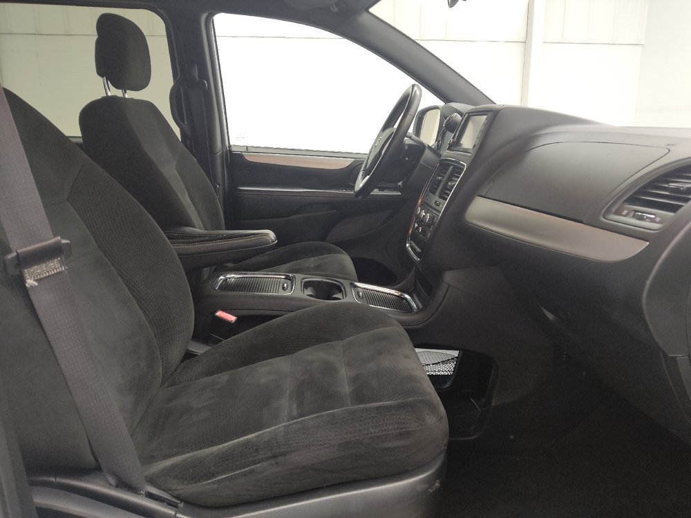 Used 2016 Dodge Grand Caravan SXT FWD image 21