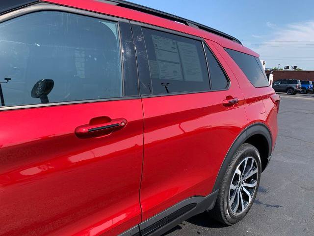 Certified 2023 Ford Explorer ST AWD/4WD image 11