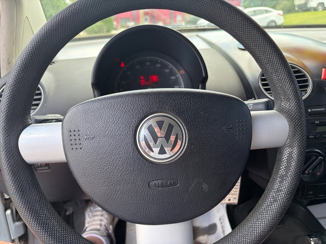 Used 2010 Volkswagen Beetle Coupe FWD image 13