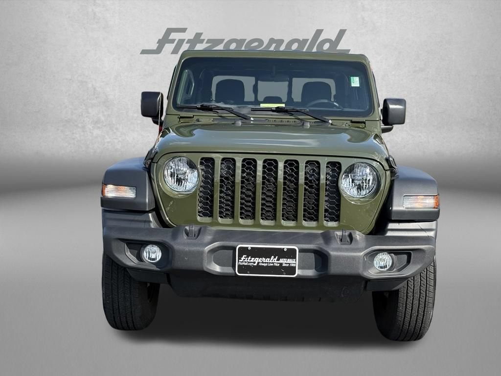 Used 2021 Jeep Gladiator Sport w/ Trailer Tow Package AWD/4WD image 2