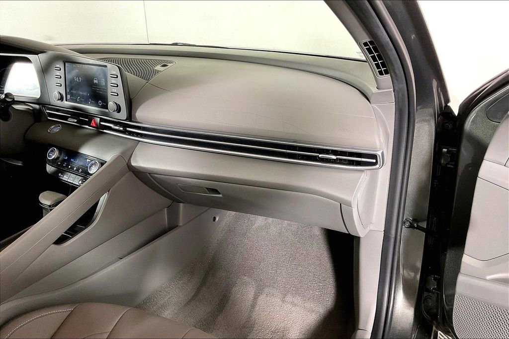 Used 2025 Hyundai Elantra Sport image 15
