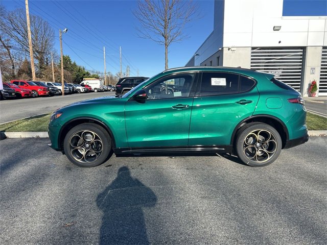 New 2025 Alfa Romeo Stelvio Sprint image 5