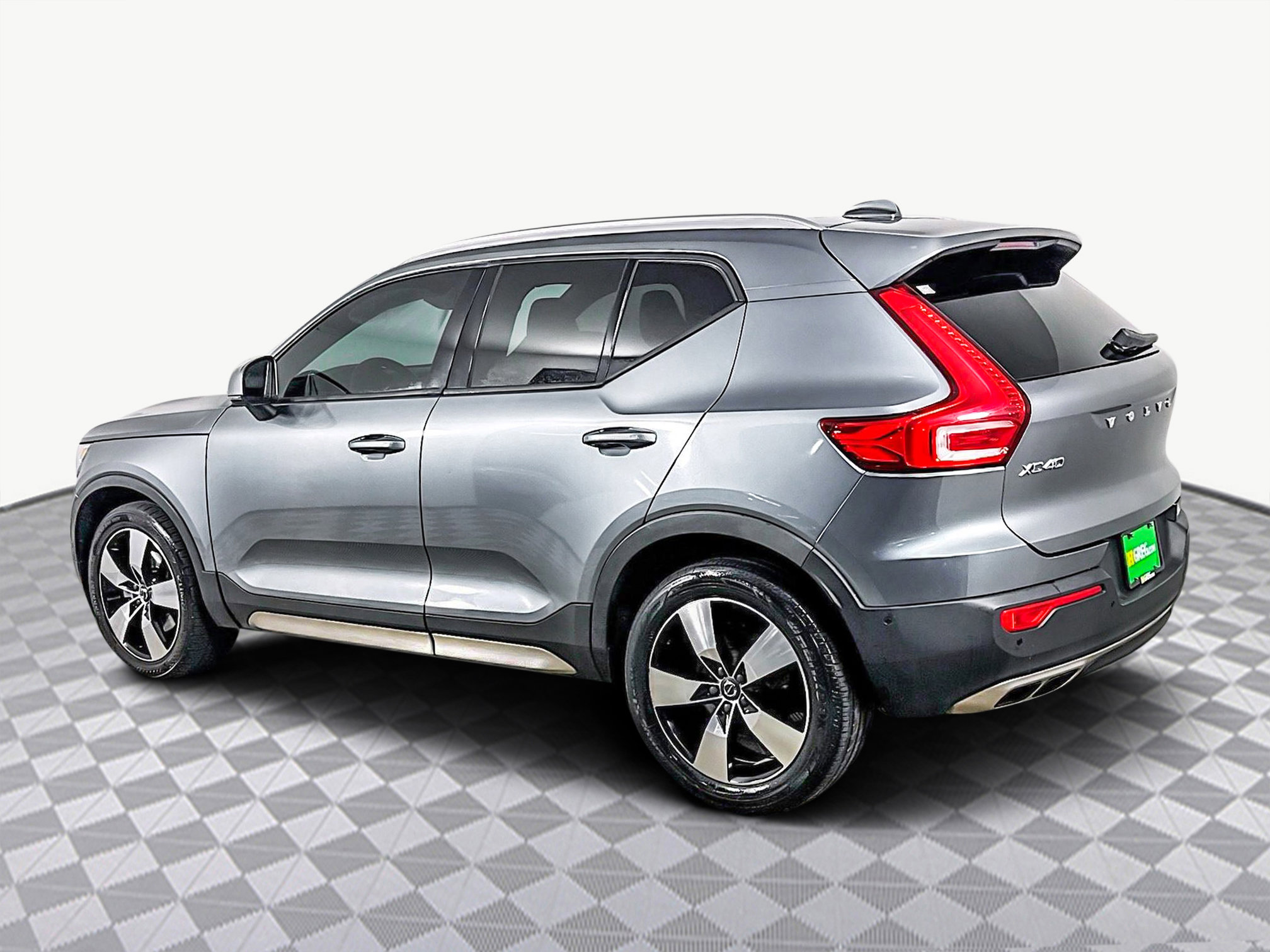 Used 2019 Volvo XC40 T4 Momentum image 7