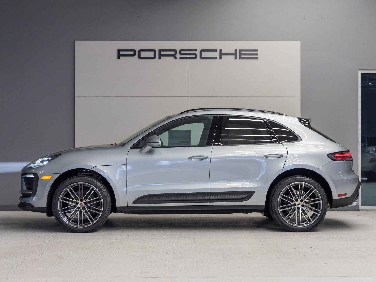 Certified 2026 Porsche Macan image 2