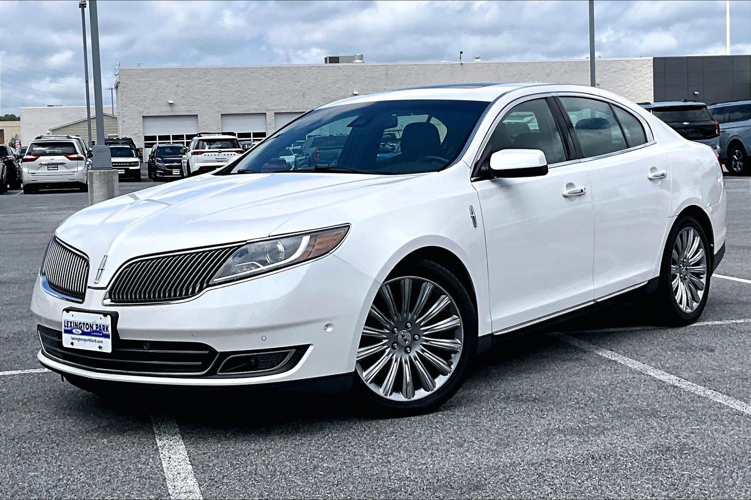 Used 2013 Lincoln MKS AWD image 3