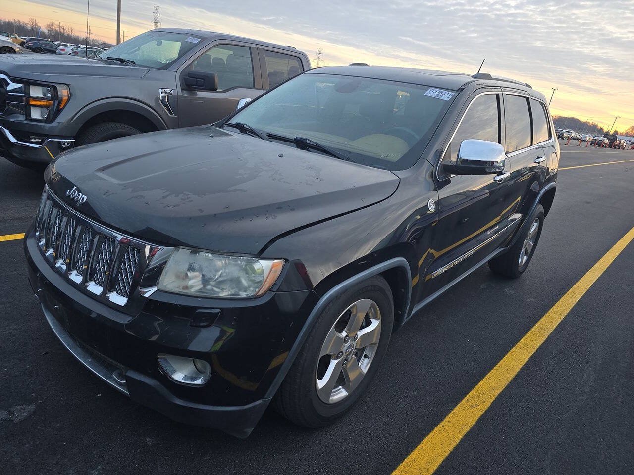 Used 2013 Jeep Grand Cherokee Overland AWD/4WD image 3