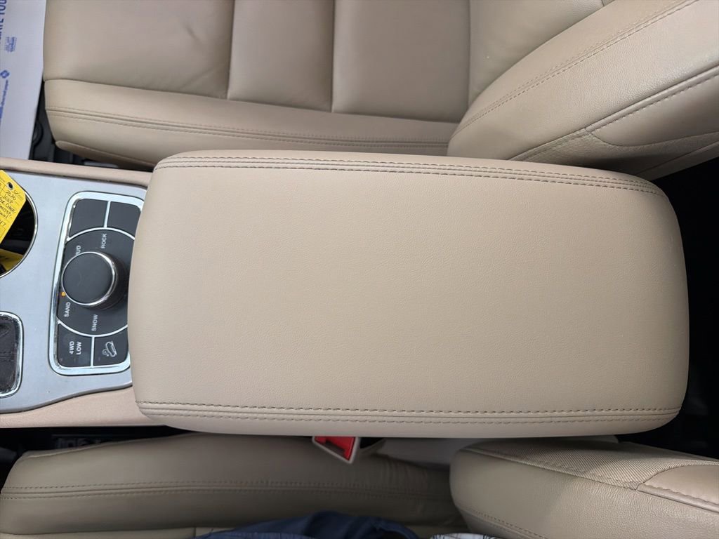 Used 2020 Jeep Grand Cherokee Limited AWD/4WD image 13