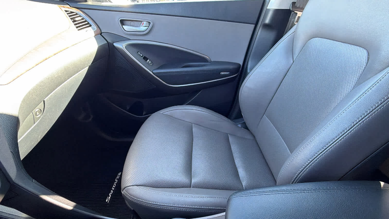 Used 2017 Hyundai Santa Fe Limited image 12