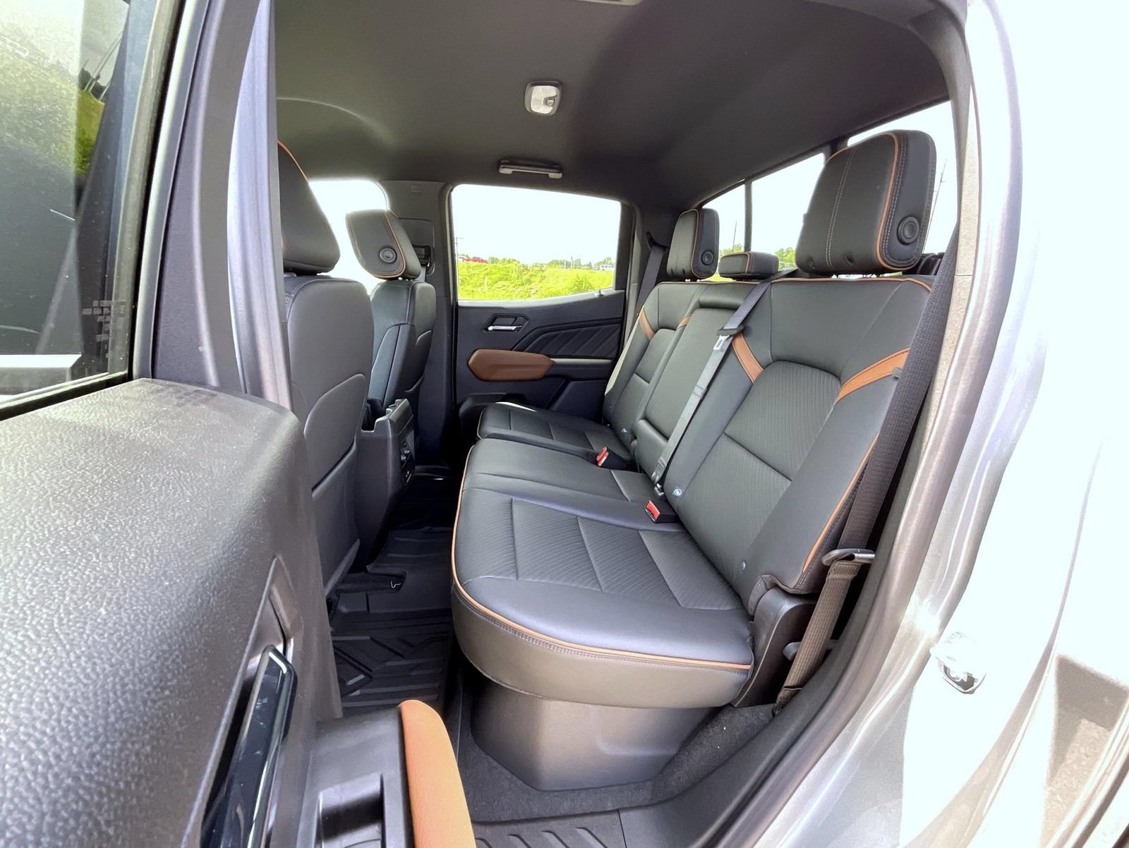 New 2026 GMC Canyon AT4 w/ AT4 Premium Package AWD/4WD image 19