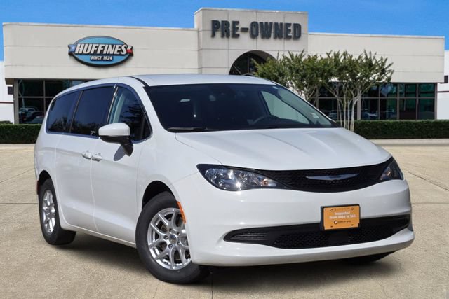 Certified 2023 Chrysler Voyager LX FWD image 1