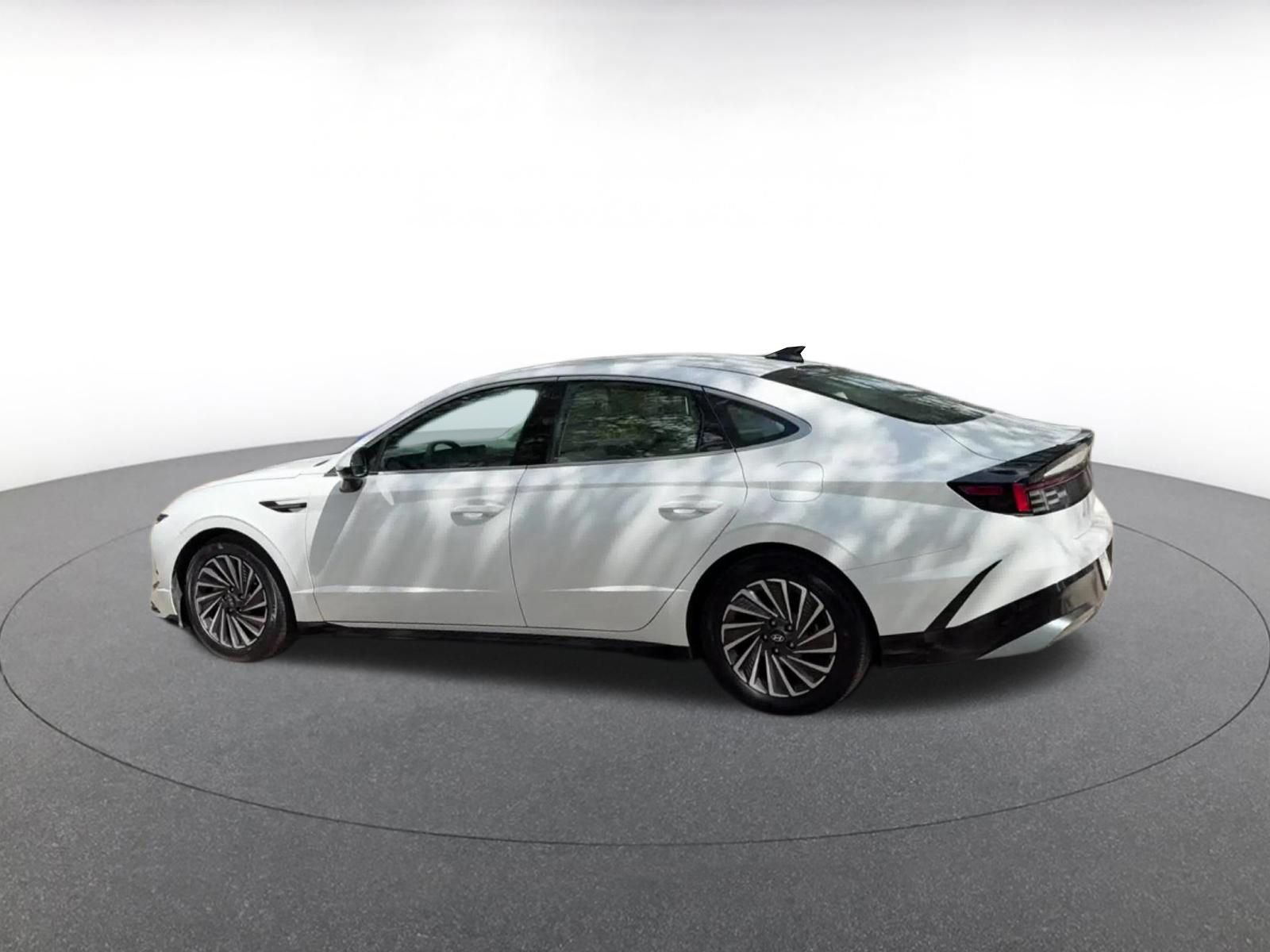 Used 2025 Hyundai Sonata SEL FWD image 10