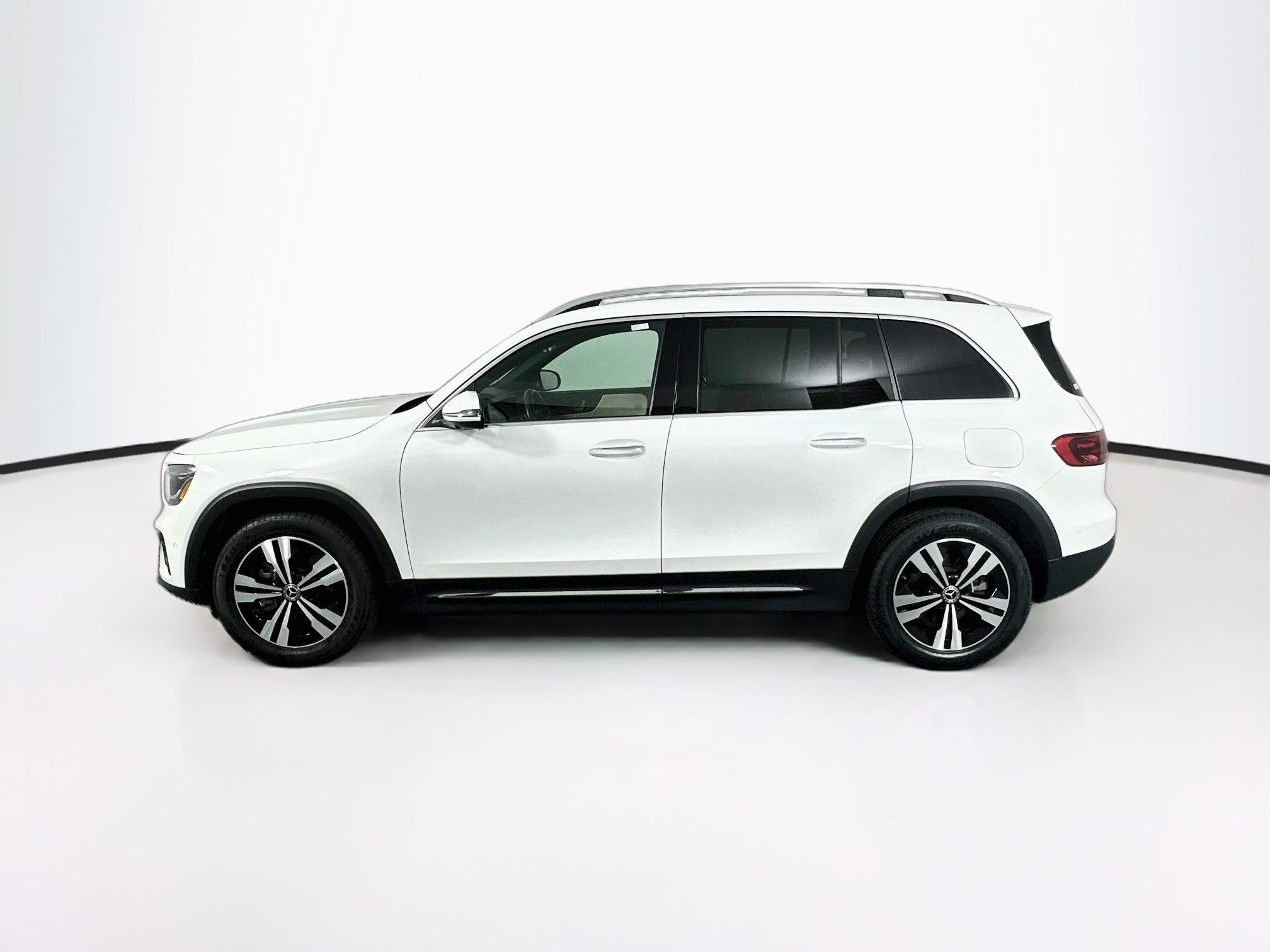 Used 2025 Mercedes-Benz GLB 250 image 4