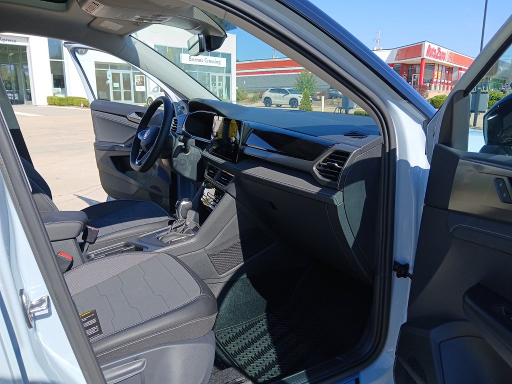New 2027 Volkswagen Taos SE FWD image 24