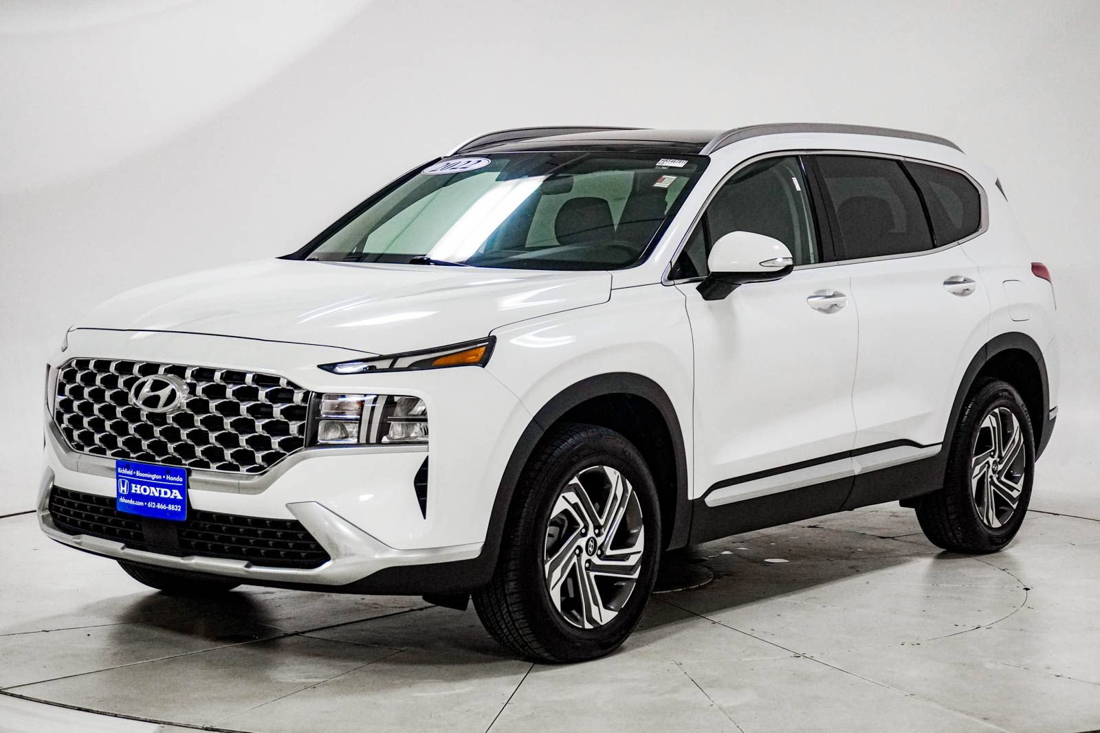 Used 2022 Hyundai Santa Fe SEL w/ Convenience + Premium Package AWD/4WD image 2