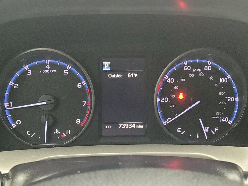 Used 2018 Toyota RAV4 LE FWD image 23