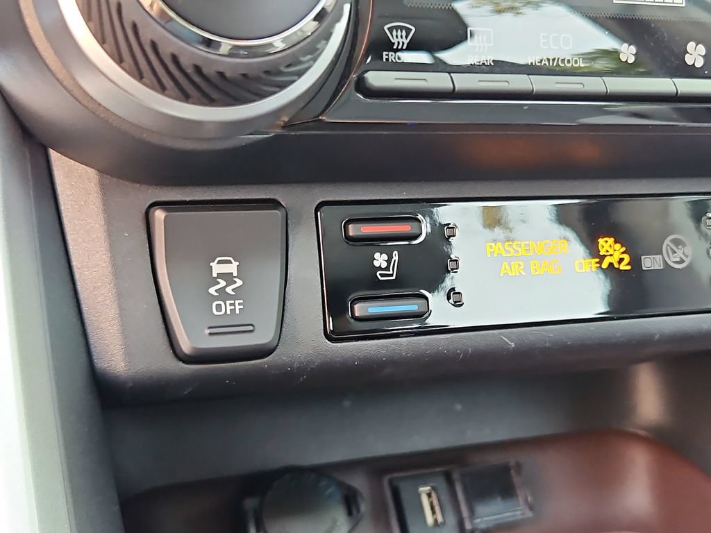 Used 2020 Toyota RAV4 Limited w/ Limited Grade Weather Package AWD/4WD image 19