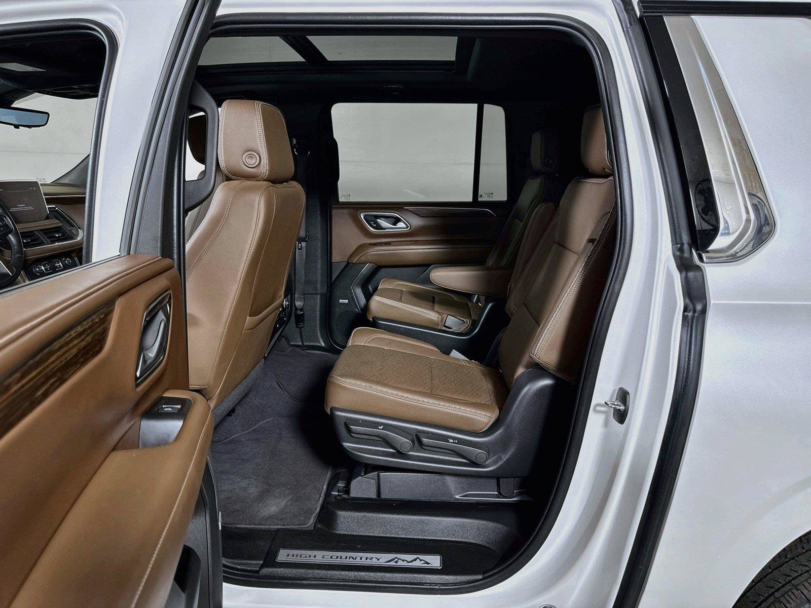 Used 2022 Chevrolet Suburban High Country w/ Premium Package 2 AWD/4WD image 24