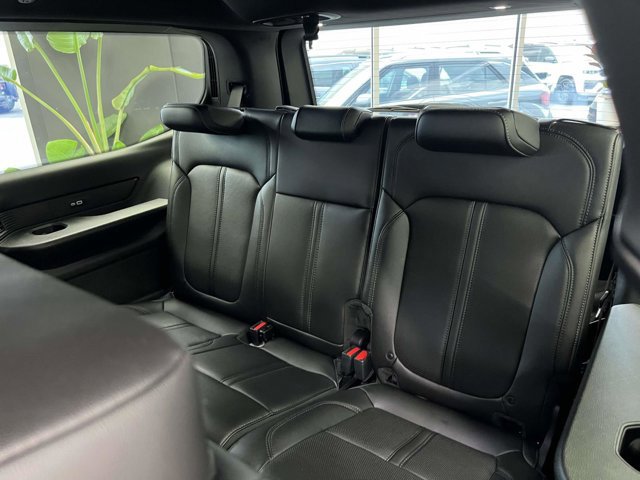 Used 2025 Jeep Wagoneer 4WD image 11