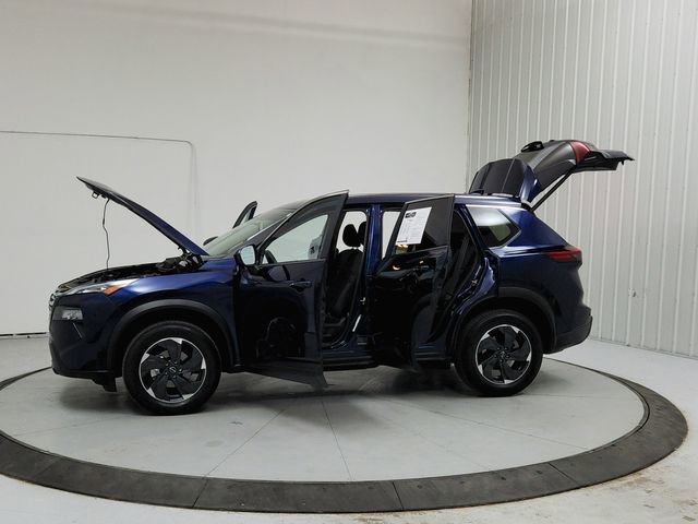Used 2025 Nissan Rogue SV FWD image 12
