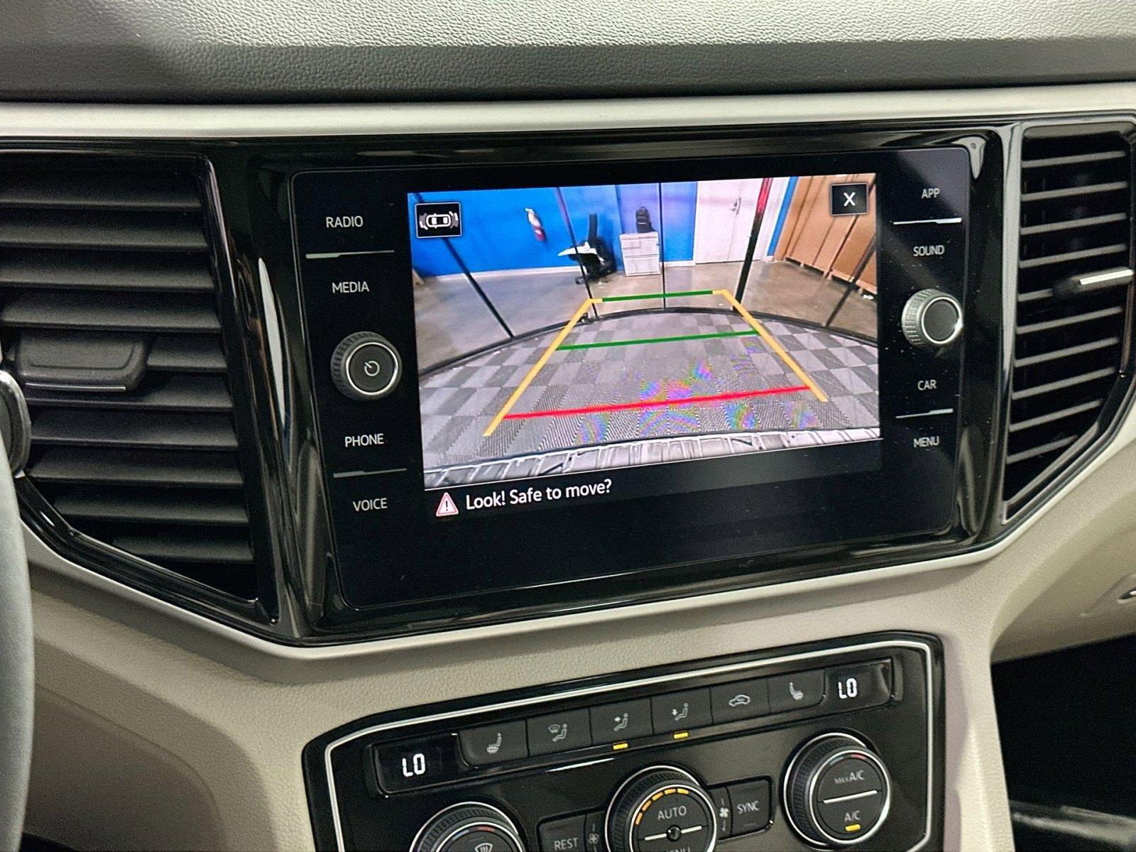 Used 2023 Volkswagen Atlas SE w/ Panoramic Sunroof Package image 23