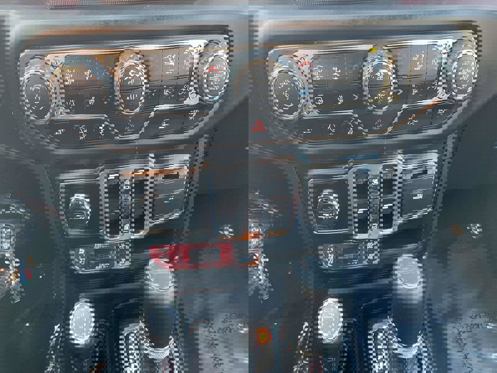 Used 2022 Jeep Gladiator Rubicon w/ LED Lighting Group AWD/4WD image 36