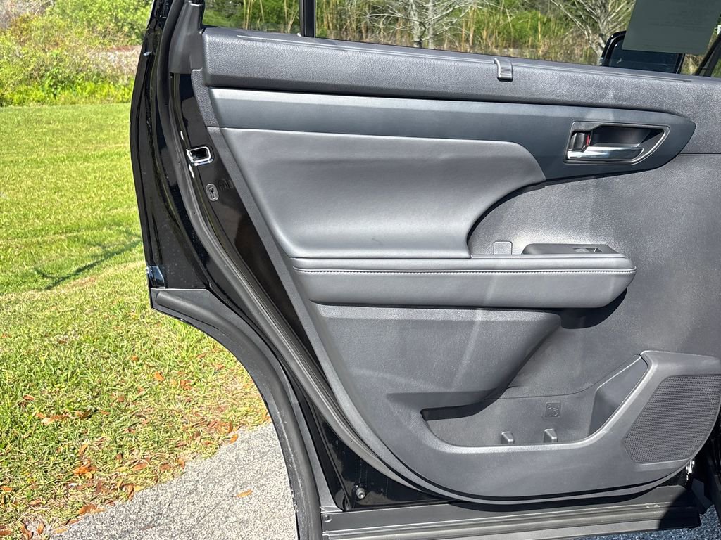 New 2026 Toyota Highlander XLE image 30