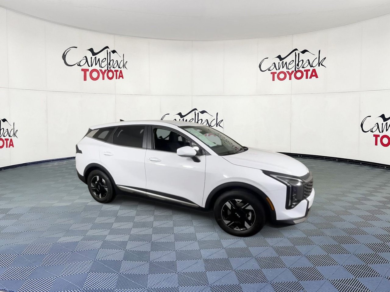 Used 2026 Kia Sportage LX FWD image 2