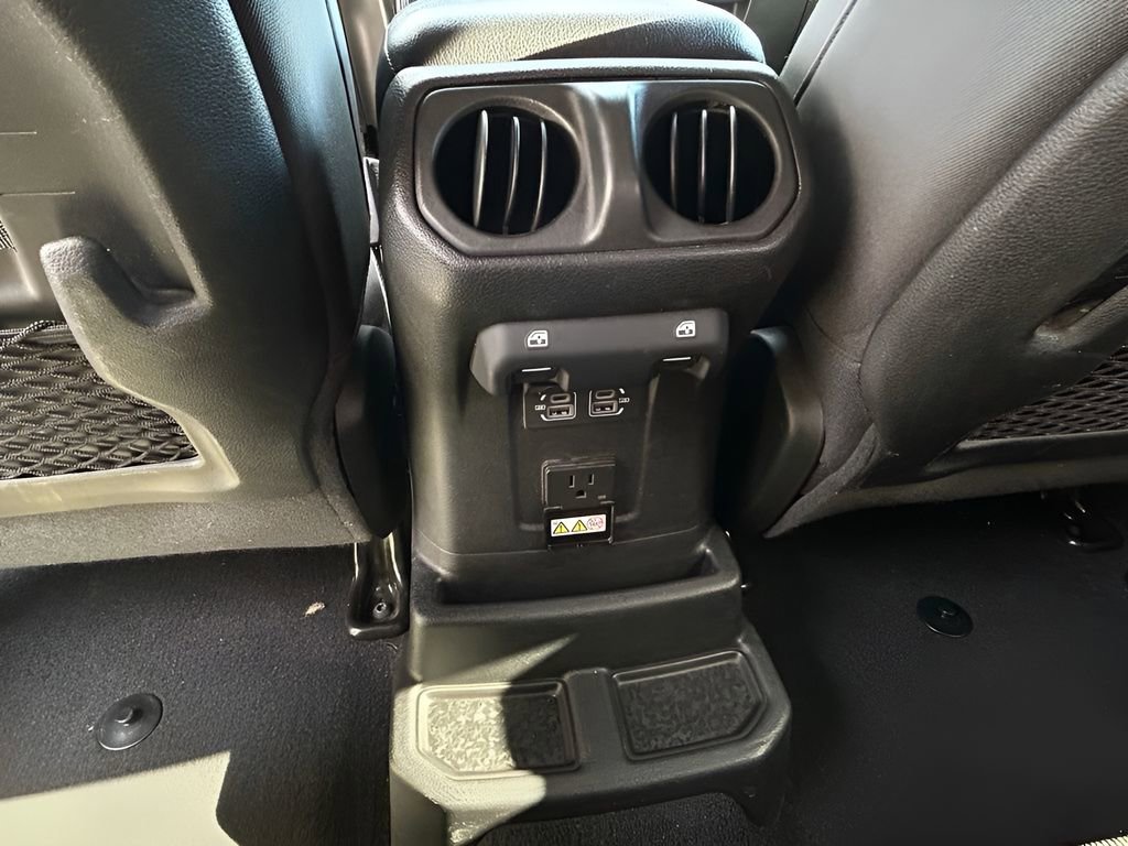 Used 2022 Jeep Wrangler Unlimited Rubicon 4xe image 34