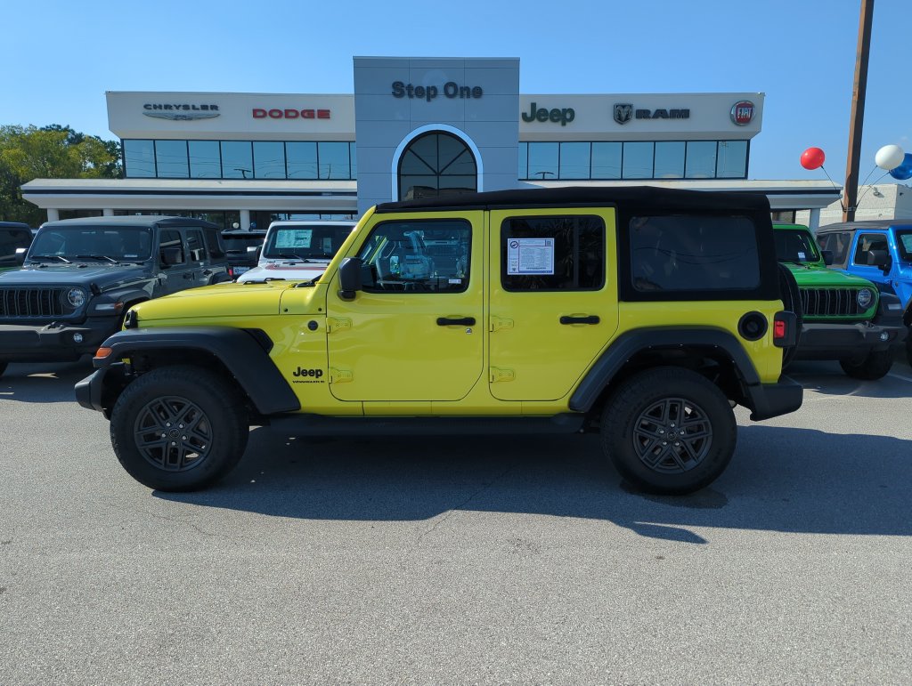 Used 2024 Jeep Wrangler Unlimited Sport AWD/4WD image 3