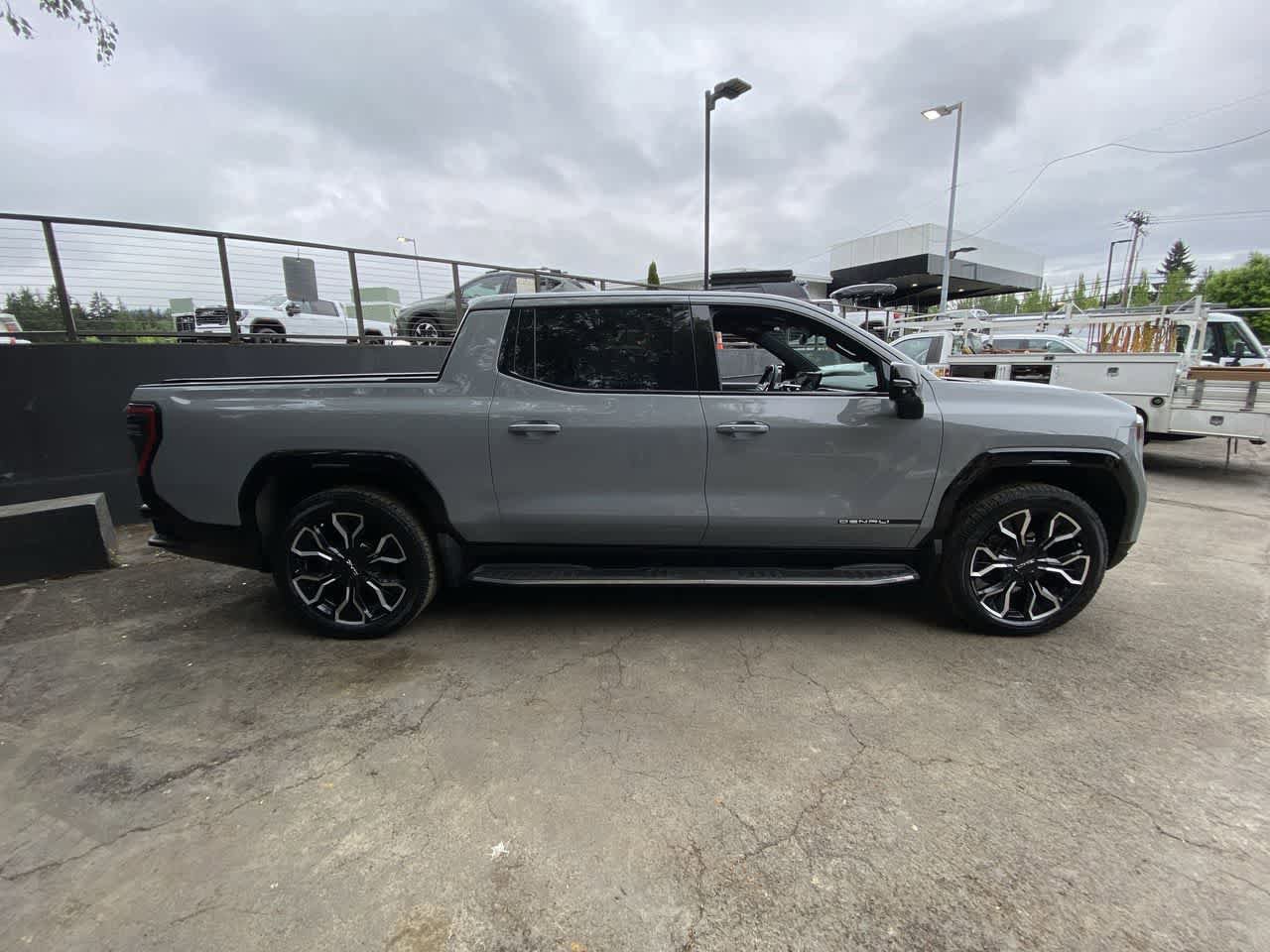 Used 2025 GMC Sierra EV Denali AWD/4WD image 7