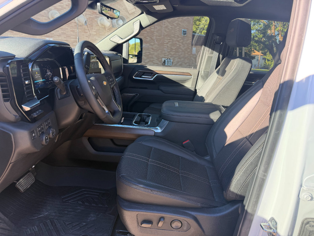 Used 2026 Chevrolet Silverado 3500 High Country w/ High Country Premium Package AWD/4WD image 17