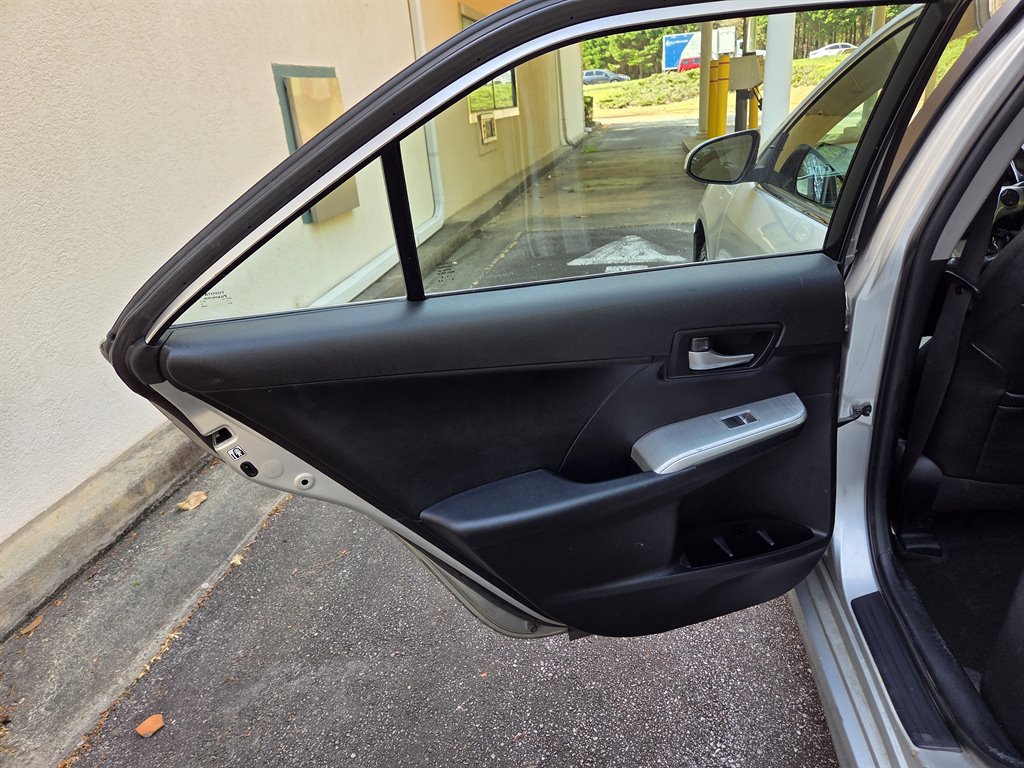 Used 2012 Toyota Camry SE FWD image 32