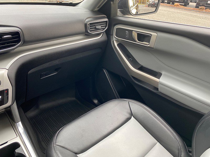 Certified 2022 Ford Explorer XLT w/ Equipment Group 202A image 21