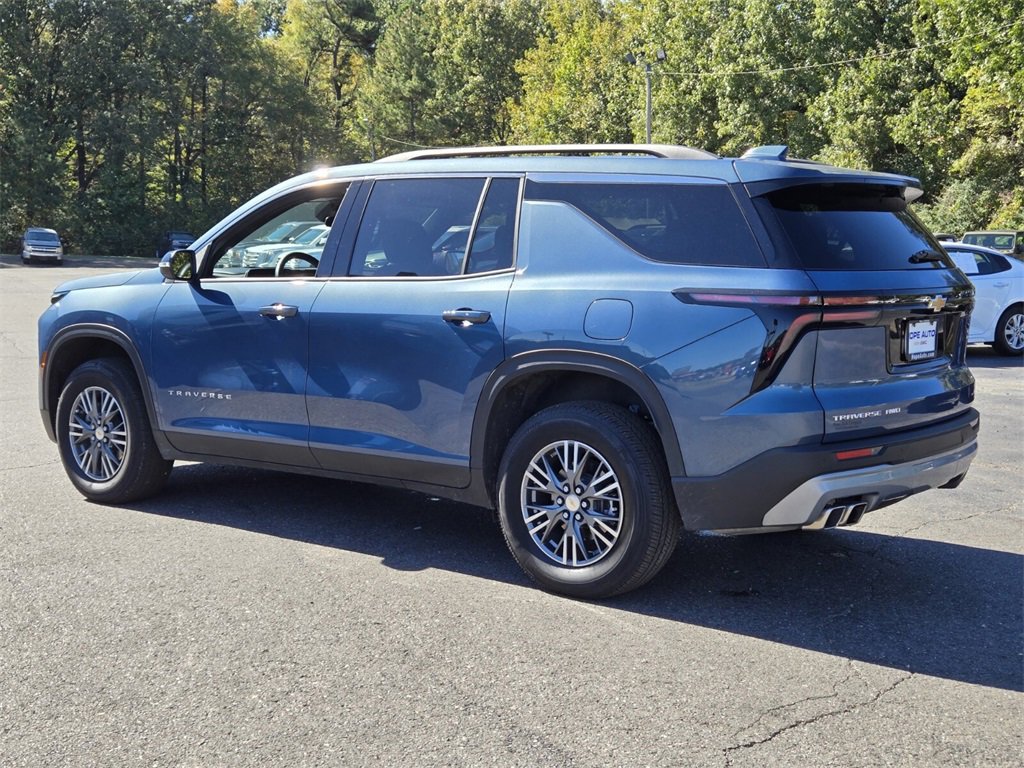 Used 2025 Chevrolet Traverse LT image 5