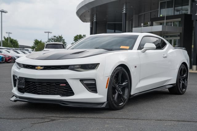 Used 2016 Chevrolet Camaro SS RWD image 3