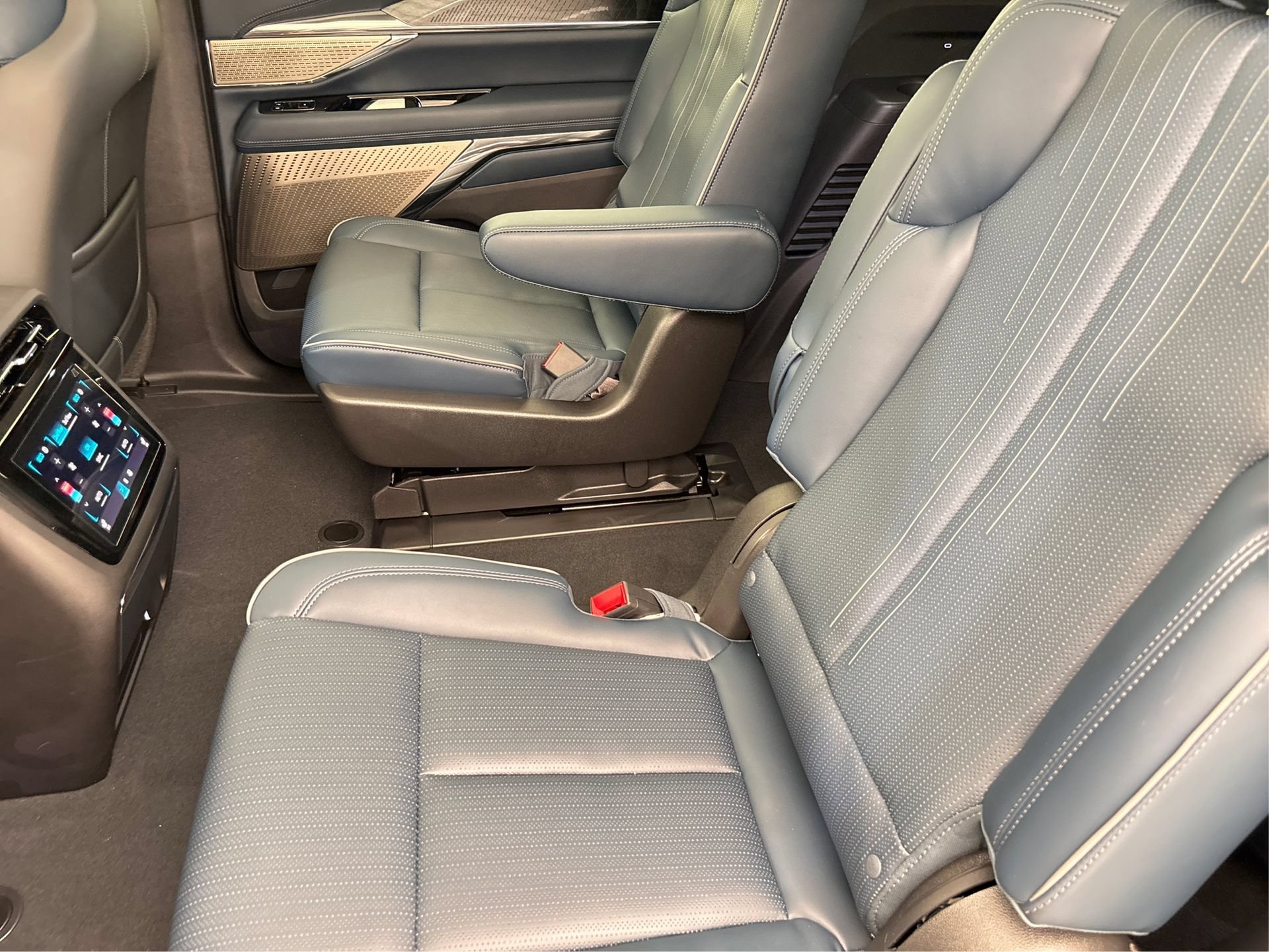 New 2025 Cadillac Escalade IQ Sport 2 AWD/4WD image 10